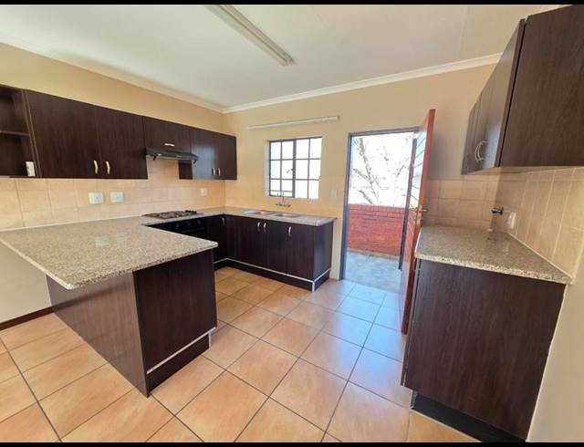 2 BEDROOM TOWNHOUSE FOR SALE IN MEYERTON CENTRAL